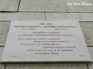 Targa commemorativa fuori dal Teatro Sistina