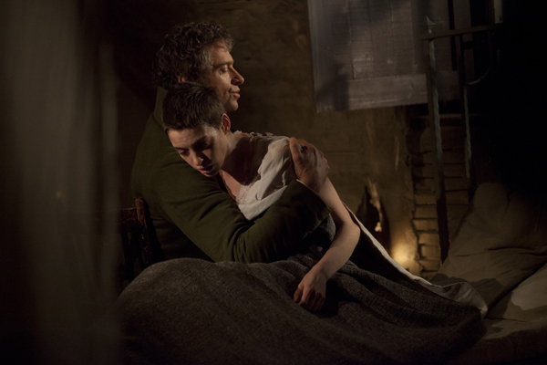 Foto 15 Valjean con Fantine ormai morente