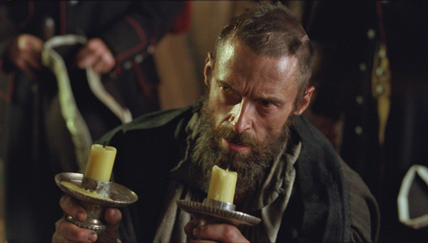 Foto 8 Valjean con i candelieri donati dal Vescovo